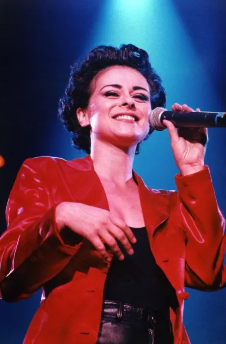 Framed Print : Lancashire pop singer, Lisa Stansfield, at the NEC, Birmingham Framed Print : Lancashire pop singer, Lisa Stansfield, at the NEC, Birmingham