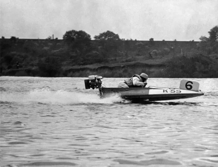 Framed Print : Lancs. Hydroplane Racing Club. National Meeting at Carr Mill Lake, St. Helens. B. W