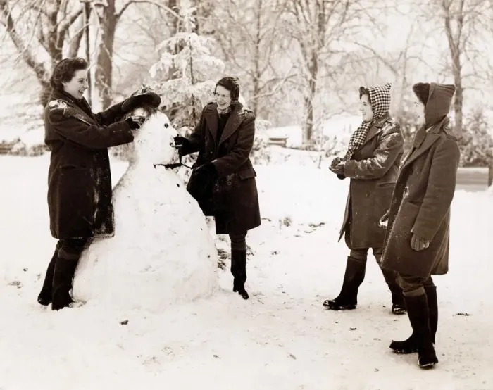 Framed Print : Landgirls on a Sussex farm build a Hitler snowman and then get ready to paste him with Framed Print : Landgirls on a Sussex farm build a Hitler snowman and then get ready to paste him with