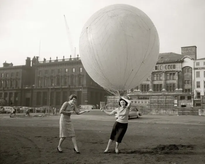 Framed Print : A Large helium filled balloon is raised over the site of the new picadilly centre to show