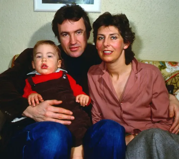 Framed Print : Larry Lamb with his wife and son February 1981 Framed Print : Larry Lamb with his wife and son February 1981
