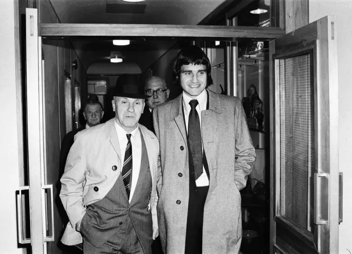 Framed Print : Larry Lloyd Liverpool centre half smiles as he leaves FA Headquarters at Lancaster Gate