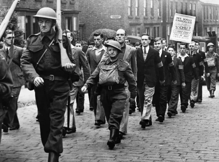 Framed Print : The latest recruits carry a poster in a march of the 77th Lancashire (Bootle Framed Print : The latest recruits carry a poster in a march of the 77th Lancashire (Bootle