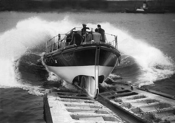 Launch of the lifeboat Tynesider at Tynemouth
