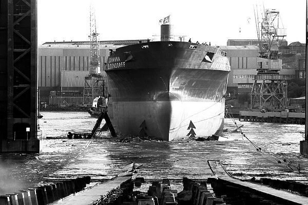 The launch of the merchant ship Johanna Oldendorff at the Southwick slipway of North-East