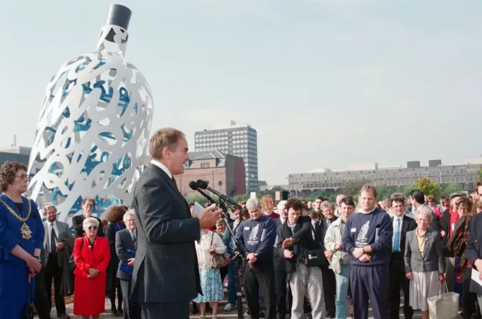 Framed Print : The launch of the sculpture Bottle of Notes, a piece of public art by Claes Framed Print : The launch of the sculpture Bottle of Notes, a piece of public art by Claes