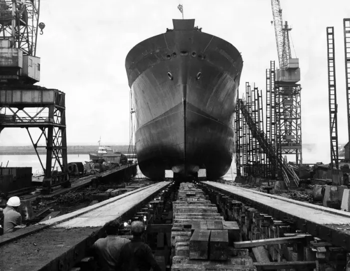 Framed Print : Launching of the 12000 ton container ship Manchester Courage moves down the slipway Framed Print : Launching of the 12000 ton container ship Manchester Courage moves down the slipway