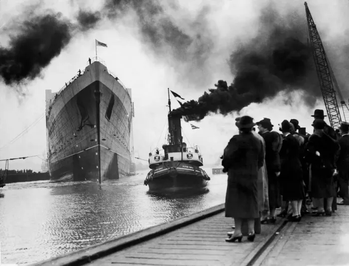 Framed Print : The launching of the Cunard Line luxury ocean liner RMS Queen Elizabeth at John Brown