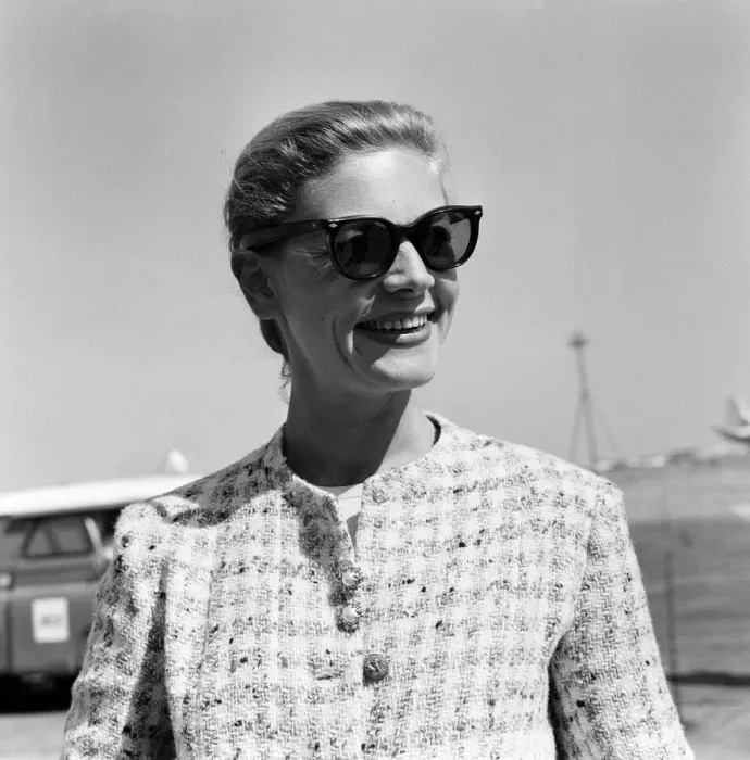 Framed Print : Lauren Bacall arriving at London Airport from Rome. 18th June 1959