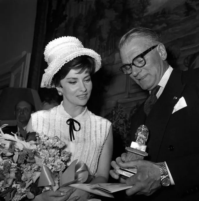 Framed Print : Laurence Olivier Actor May 1963 shows off his Olympus award to actress model Gina