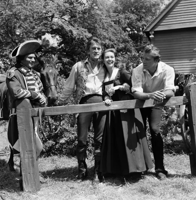 Framed Print : Laurence Olivier, Kirk Douglas, Janette Scott and Burt Lancaster on the set of Framed Print : Laurence Olivier, Kirk Douglas, Janette Scott and Burt Lancaster on the set of