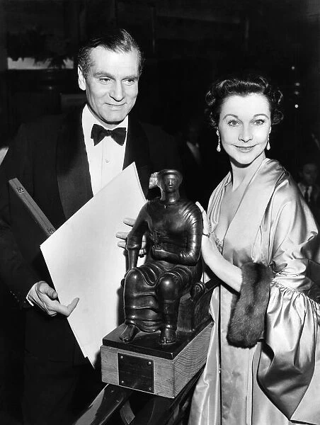 Laurence Olivier with Vivien Leigh. August 1956 P006195