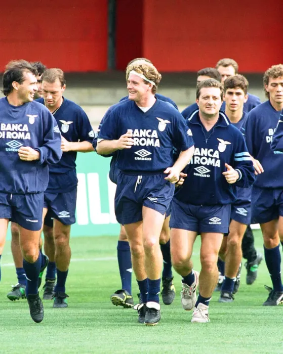 Framed Print : Lazio footballer Paul Gascoigne during a training session with teammates ahead of Framed Print : Lazio footballer Paul Gascoigne during a training session with teammates ahead of