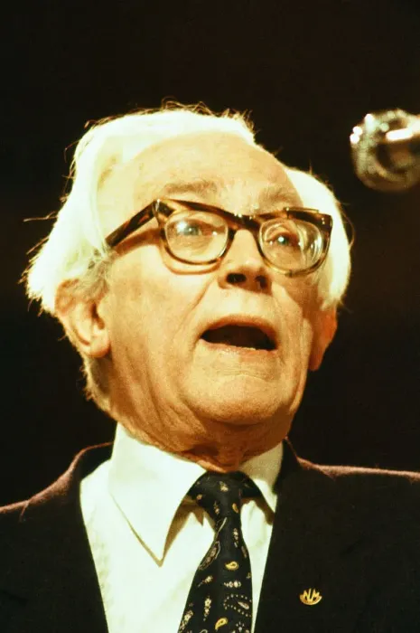 Framed Print : Leader of the Labour Party Michael Foot. September 1982 Framed Print : Leader of the Labour Party Michael Foot. September 1982