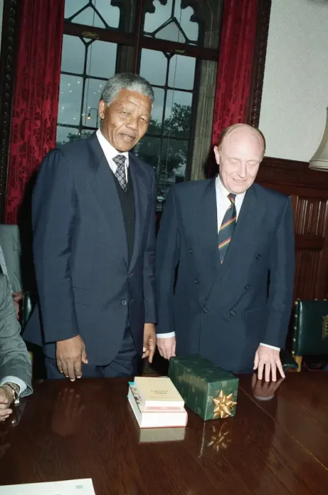 Framed Print : Leader of the Labour party Neil Kinnock meets Nelson Mandela. 4th July 1990