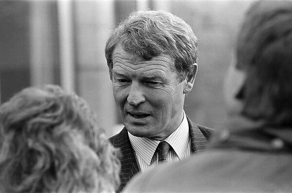 Leader of the Liberal Democrats Paddy Ashdown visits Tor-Na-Dee Hospital, Aberdeen
