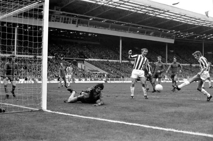 Framed Print : League Cup Final 1972: Chelsea v. Stoke City. March 1972
