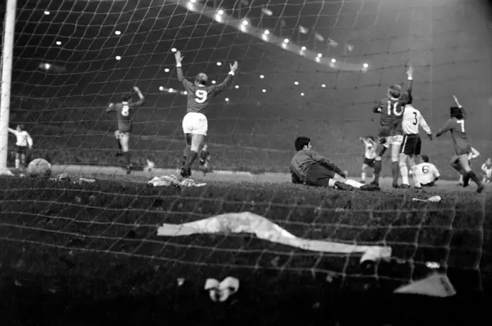 Framed Print : League Cup Quarter Final Manchester United v Derby County Bobby Charlton Framed Print : League Cup Quarter Final Manchester United v Derby County Bobby Charlton
