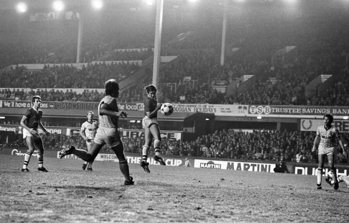 Framed Print : League Cup Third Round match at Goodison Park. Everton 2 v Coventry City 1 Framed Print : League Cup Third Round match at Goodison Park. Everton 2 v Coventry City 1
