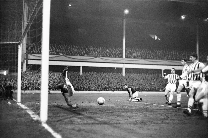 Framed Print : League cup semi final second leg match at Upton Park. West Ham United 2 v West
