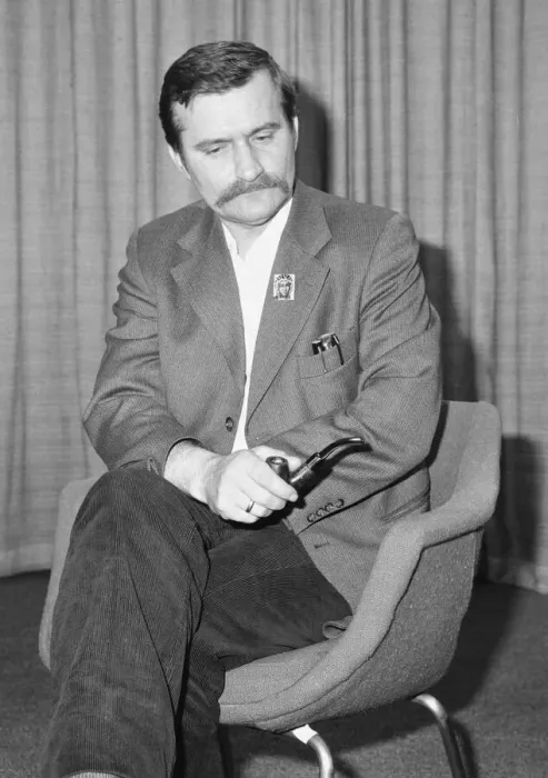 Framed Print : Lech Walesa Polish Union Leader seen here giving a press conference at Heathrow Airport Framed Print : Lech Walesa Polish Union Leader seen here giving a press conference at Heathrow Airport