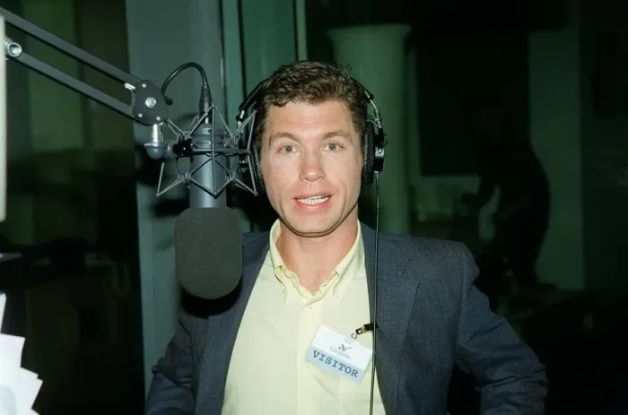Framed Print : Lee Evans Comedian / Actor October 98 At Capital radio wearing headphones Framed Print : Lee Evans Comedian / Actor October 98 At Capital radio wearing headphones