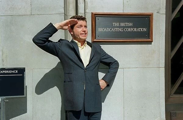 Lee Evans Comedian  /  Actor October 98 Outside the British Broadcasting corporation