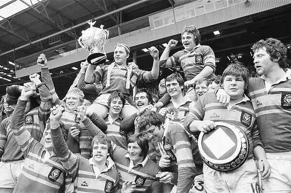 Leeds RLFC celebrating their 16 - 7 victory over Widnes in the Rugby League Cup Final at