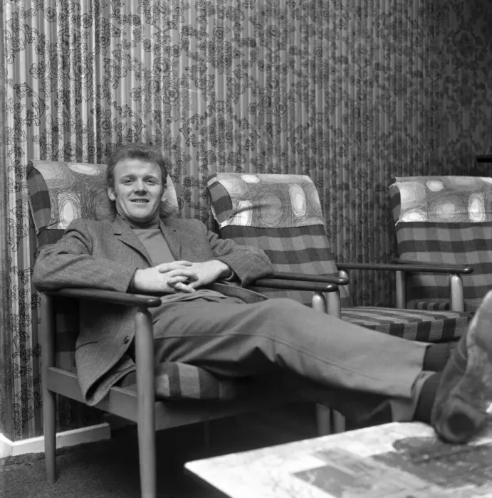 Framed Print : Leeds Skipper, Billy Bremner sits back - waiting and hoping his cold clears up before Framed Print : Leeds Skipper, Billy Bremner sits back - waiting and hoping his cold clears up before
