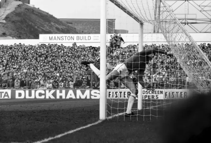 Framed Print : Leeds United 0 v. Manchester United 0. April 1982 MF06-22-004 Local Caption Framed Print : Leeds United 0 v. Manchester United 0. April 1982 MF06-22-004 Local Caption