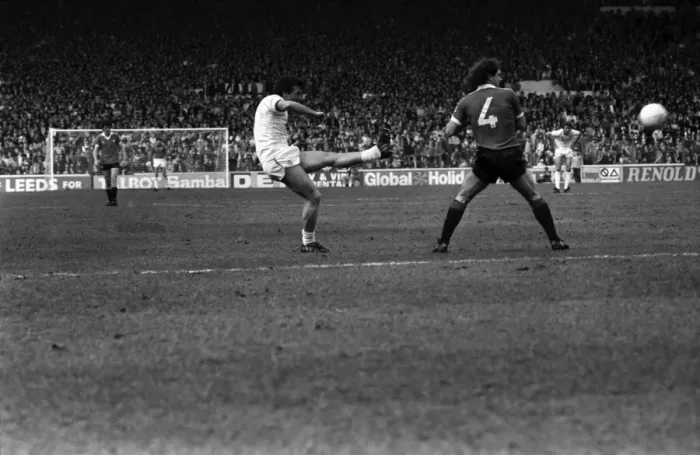 Framed Print : Leeds United 0 v. Manchester United 0. April 1982 MF06-22-043 Local Caption Framed Print : Leeds United 0 v. Manchester United 0. April 1982 MF06-22-043 Local Caption