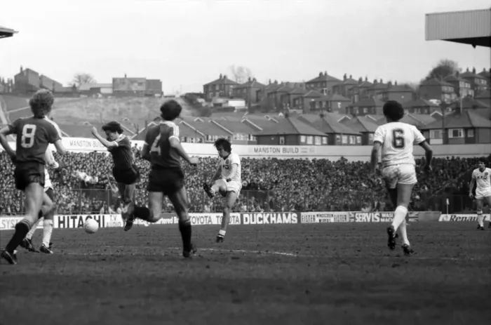 Framed Print : Leeds United 0 v. Manchester United 0. April 1982 MF06-22-109 Local Caption
