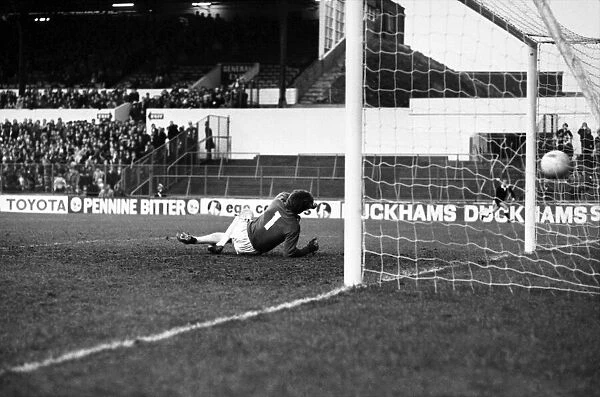 Leeds United 0 v. Southampton 3. Division One Football. January 1981 MF01-07-008