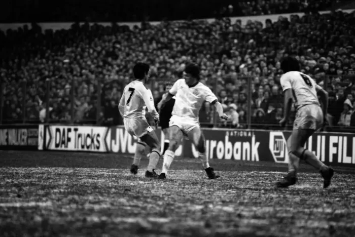Framed Print : Leeds United 0 v. Tottenham Hotspur 0. Decemebr 1981 MF04-04-050 Framed Print : Leeds United 0 v. Tottenham Hotspur 0. Decemebr 1981 MF04-04-050