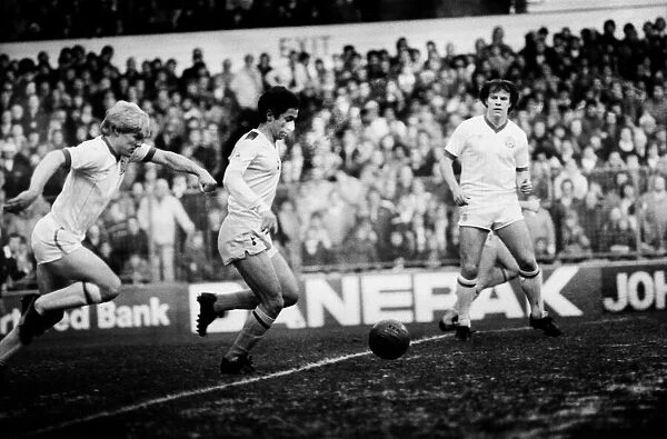 Leeds United 0 v. Tottenham Hotspur 0. Decemebr 1981 MF04-04-029