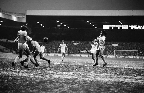 Leeds United 0 v. Tottenham Hotspur 0. Decemebr 1981 MF04-04-034