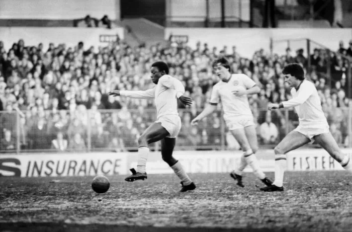 Framed Print : Leeds United 0 v. Tottenham Hotspur 0. Decemebr 1981 MF04-04-022 Framed Print : Leeds United 0 v. Tottenham Hotspur 0. Decemebr 1981 MF04-04-022