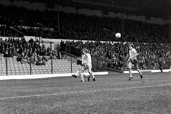 Leeds United 1 v. Norwich City 0. Division One Football. January 1981 MF01-18-027