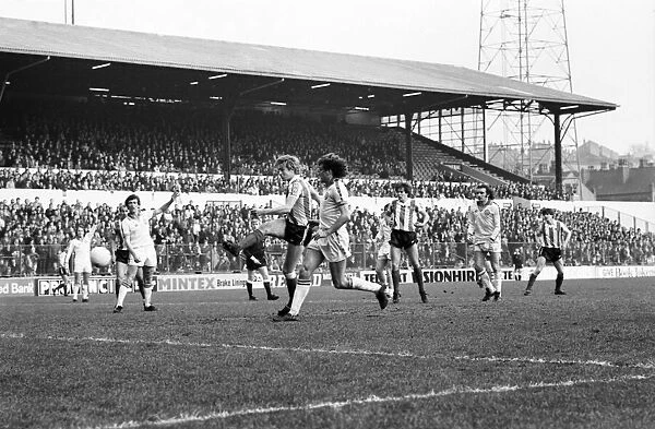 Leeds United 1 v. Stoke City 3. Division One Football. February 1981 MF01-29-124