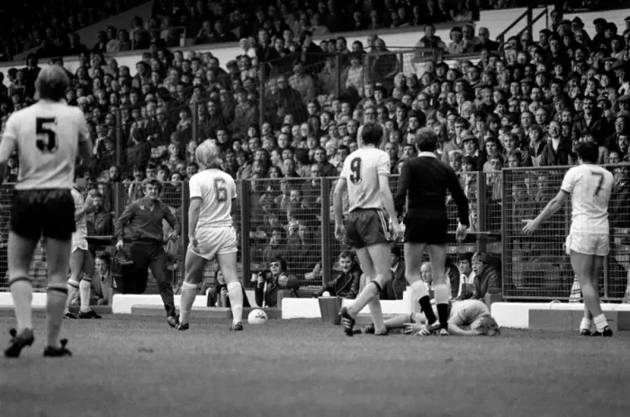Framed Print : Leeds United 1 v. Sunderland 0. Division 1 Football. October 1981 MF04-06-026 Framed Print : Leeds United 1 v. Sunderland 0. Division 1 Football. October 1981 MF04-06-026