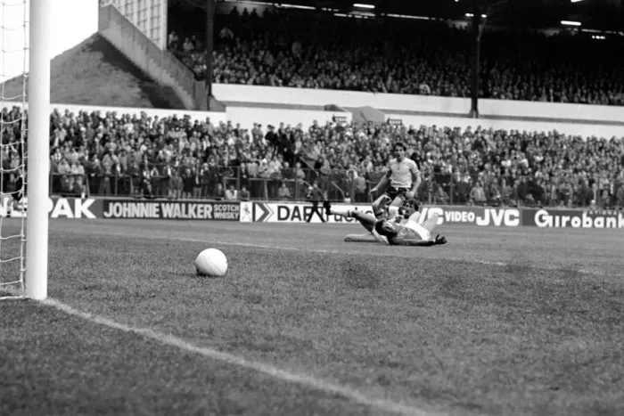 Framed Print : Leeds United 1 v. Sunderland 0. Division 1 Football. October 1981 MF04-06-005