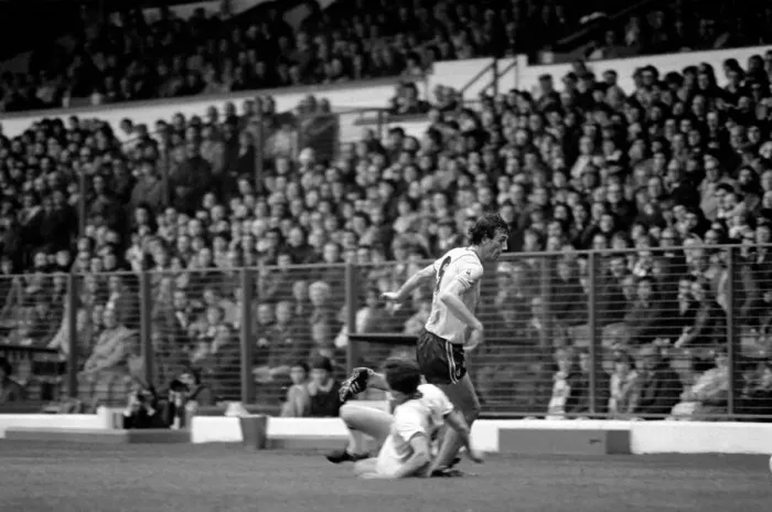 Framed Print : Leeds United 1 v. Sunderland 0. Division 1 Football. October 1981 MF04-06-046 Framed Print : Leeds United 1 v. Sunderland 0. Division 1 Football. October 1981 MF04-06-046