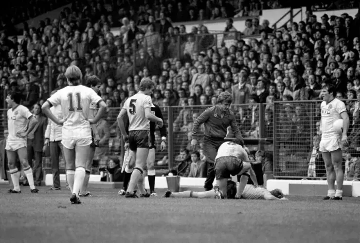 Framed Print : Leeds United 1 v. Sunderland 0. Division 1 Football. October 1981 MF04-06-032 Framed Print : Leeds United 1 v. Sunderland 0. Division 1 Football. October 1981 MF04-06-032