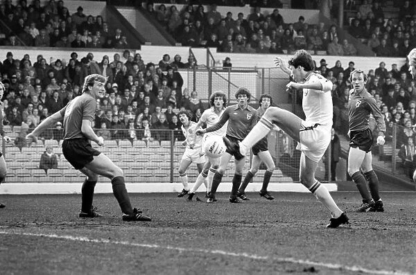 Leeds United 1 v. Sunderland 0. Division One Football. February 1981 MF01-33-102