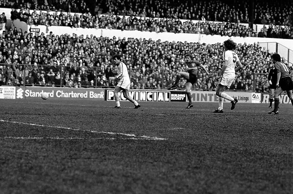 Leeds United 1 v. Sunderland 0. Division One Football. February 1981 MF01-33-004