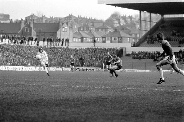 Leeds United 1 v. Sunderland 0. Division One Football. February 1981 MF01-33-012