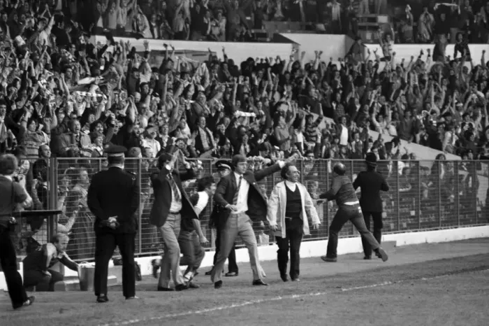 Framed Print : Leeds United 2. v. Brighton and Hove Albion 1. Division 1 Football. May 1982 MF07-01-056