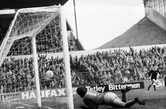 Framed Print : Leeds United 3 v. Coventry 0. Division 1 Football. April 1981 MF02-11-013 Framed Print : Leeds United 3 v. Coventry 0. Division 1 Football. April 1981 MF02-11-013