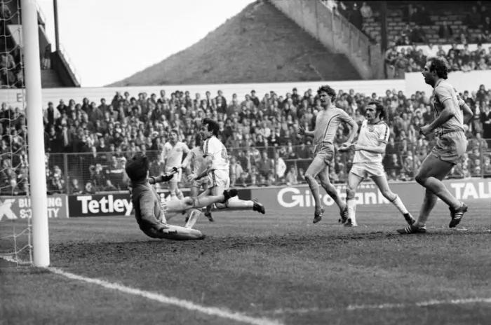 Framed Print : Leeds United 3 v. Coventry 0. Division 1 Football. April 1981 MF02-11-030 Framed Print : Leeds United 3 v. Coventry 0. Division 1 Football. April 1981 MF02-11-030