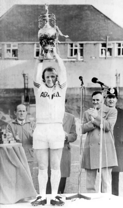 Framed Print : Leeds United captain Billy Bremner holds up The League Cup with manager Don Revie Framed Print : Leeds United captain Billy Bremner holds up The League Cup with manager Don Revie